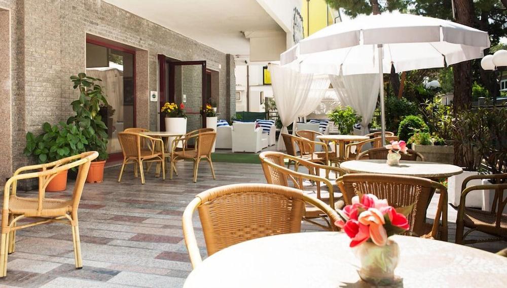 Hotel Capinera Rimini Bagian luar foto